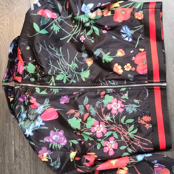 Fashion Nova Black Floral 2 piece pants  with crop top size S - Picture 10 of 11